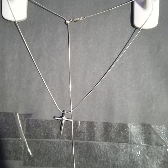 925 sterling silver adjustable cross pendant necklace with diamond accent - Picture 6 of 6